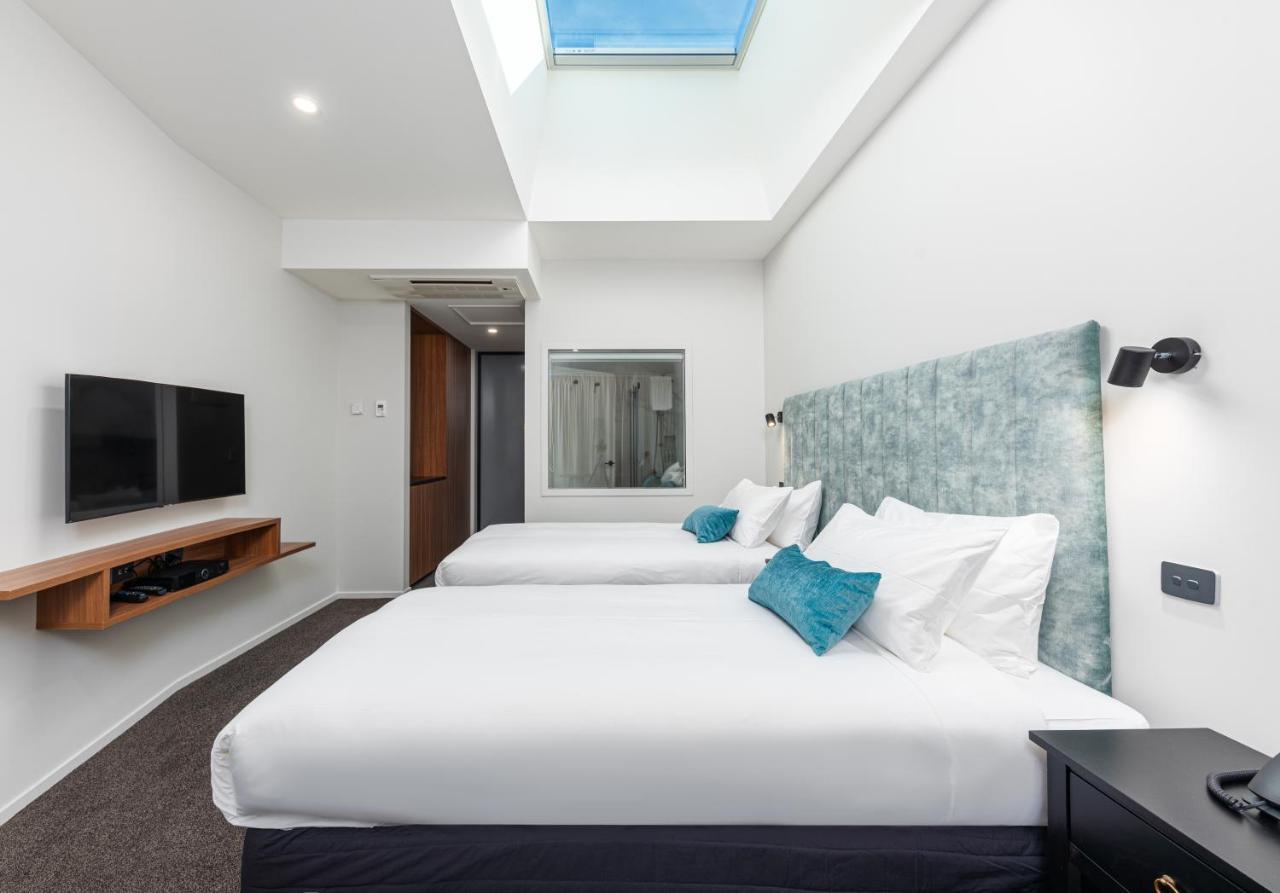 Galaxy Boutique Hotel Lake Tekapo Exteriér fotografie Skylight in a hotel room