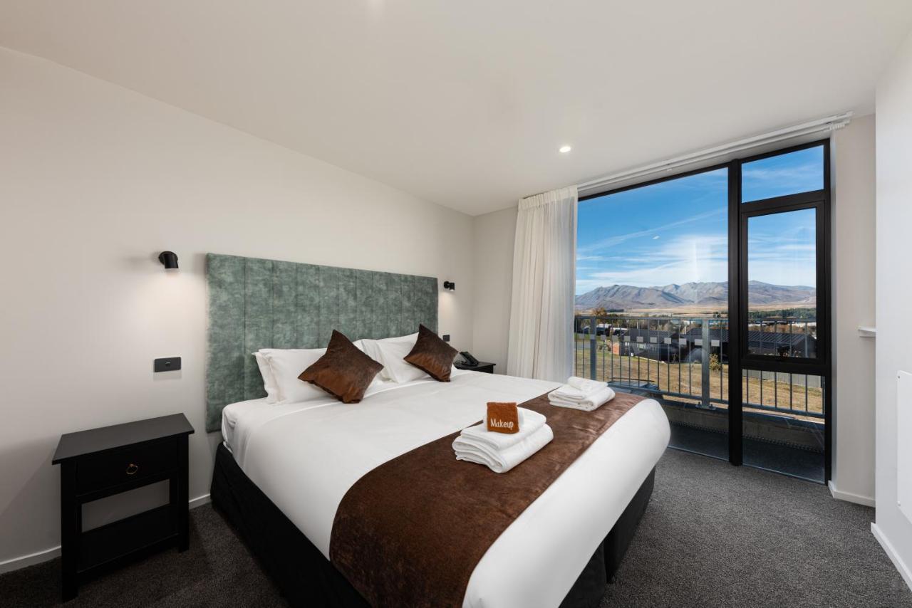 Galaxy Boutique Hotel Lake Tekapo Exteriér fotografie A bedroom at the hotel